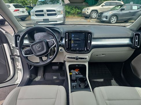 Used 2021 Volvo XC40 T5 Momentum w/ Protection Package Premier AWD/4WD image 24