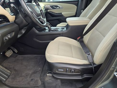 Used 2022 Chevrolet Traverse LT image 34
