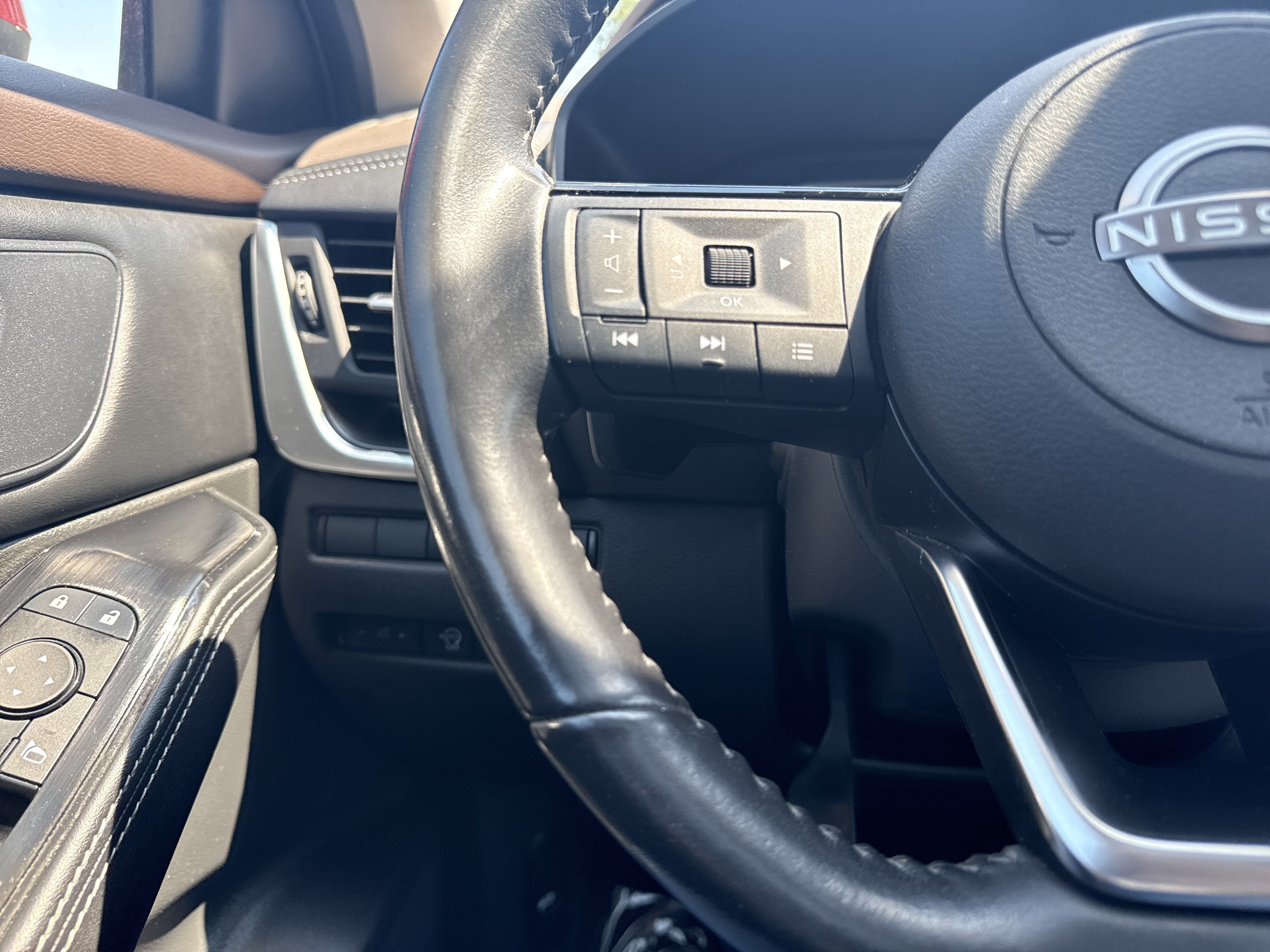 Used 2023 Nissan Rogue SV w/ SV Premium B Package AWD/4WD image 23