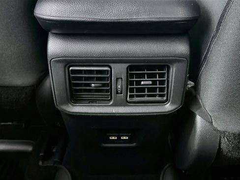 Used 2021 Toyota RAV4 XLE w/ Convenience Package FWD image 29
