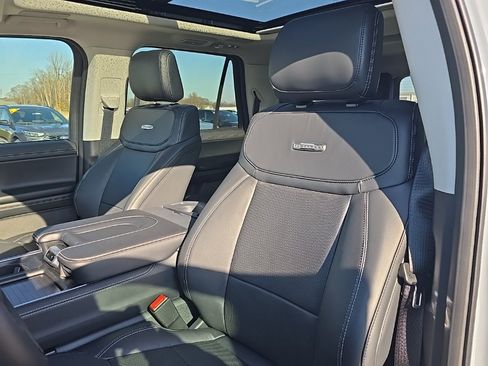New 2025 Ford Expedition Max Platinum w/ Driver's Package image 19