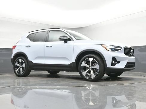 Used 2024 Volvo XC40 B5 Plus w/ Climate Package AWD/4WD image 10