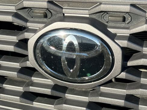 Used 2022 Toyota Tacoma TRD Off-Road image 13