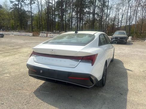 Used 2024 Hyundai Elantra Limited image 10
