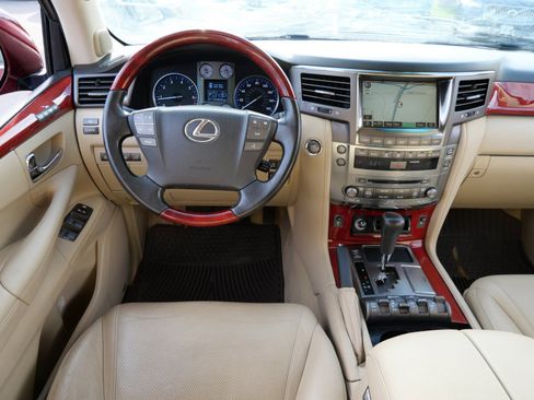 Used 2008 Lexus LX 570 4WD w/ Technology Pkg image 12