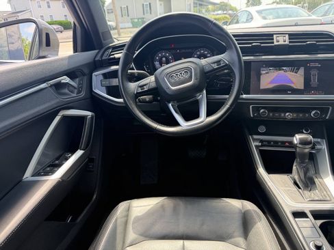 Used 2020 Audi Q3 2.0T Premium w/ Convenience Package AWD/4WD image 21