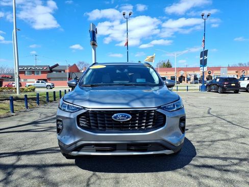 Used 2024 Ford Escape Platinum w/ Premium Technology Package image 2