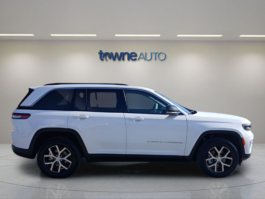 Used 2023 Jeep Grand Cherokee Limited w/ Luxury Tech Group II AWD/4WD image 7