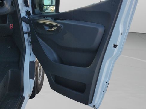Used 2025 Mercedes-Benz Sprinter 2500 image 27