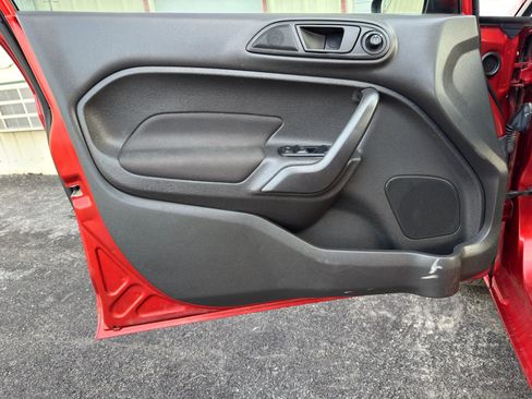 Used 2018 Ford Fiesta SE image 2