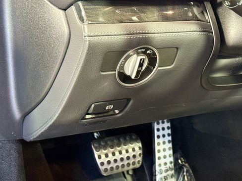 Used 2017 Mercedes-Benz SL 550 image 7