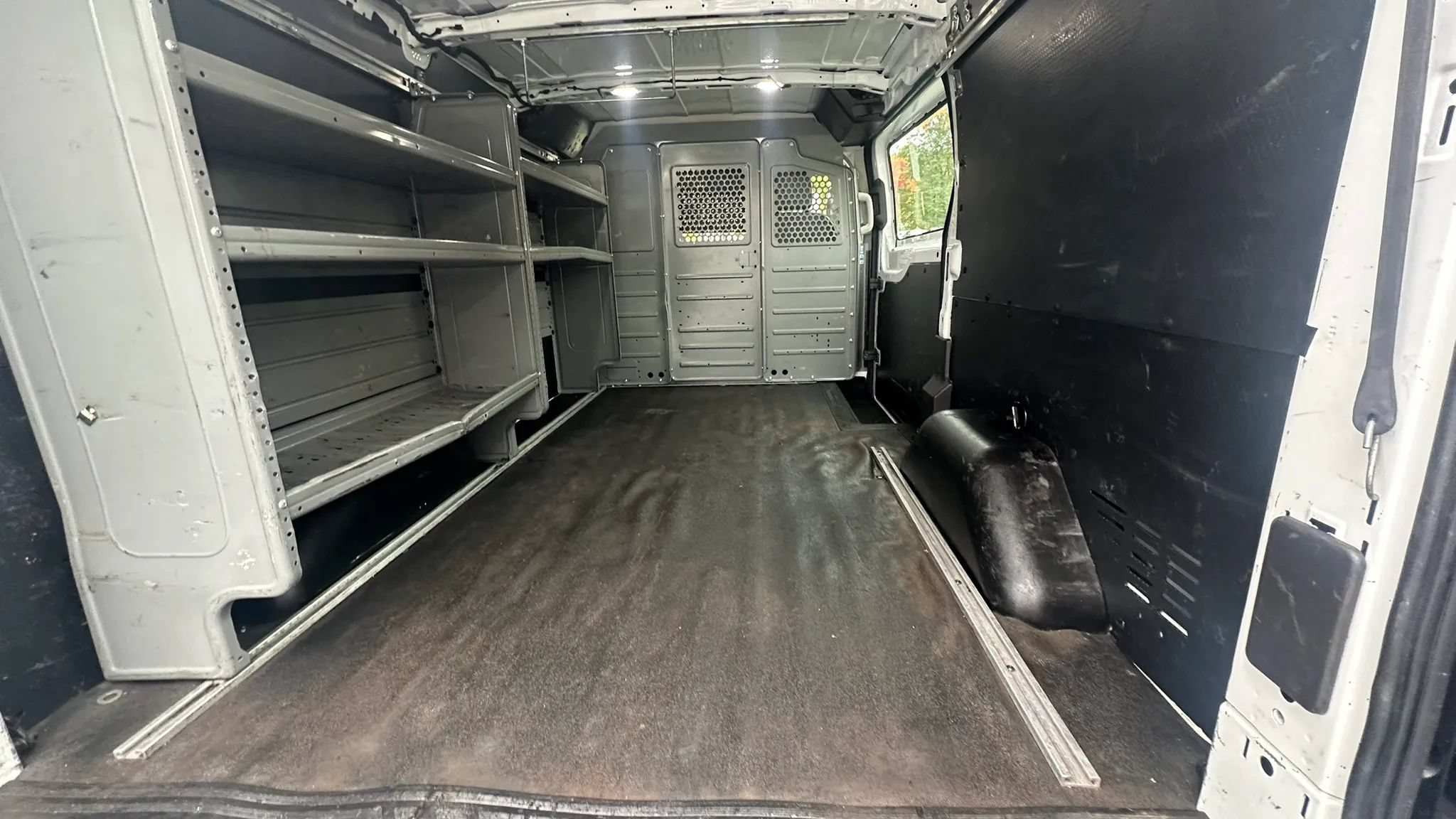 Used 2019 Ford Transit 250 130 Low Roof RWD image 25