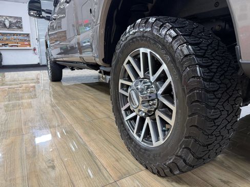 Used 2020 Ford F250 Lariat w/ Lariat Ultimate Package AWD/4WD image 10