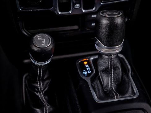 Used 2019 Jeep Wrangler Unlimited Sahara image 30