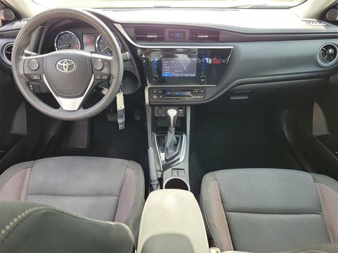 Used 2018 Toyota Corolla LE image 12