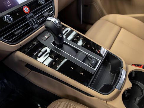 New 2026 Porsche Macan Turbo AWD/4WD image 38