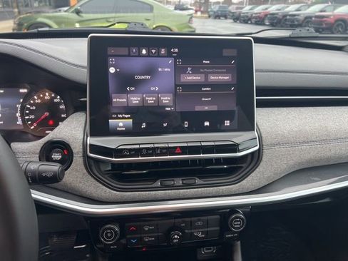 Used 2024 Jeep Compass Latitude image 14