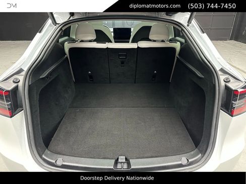 Used 2023 Tesla Model Y Long Range image 40