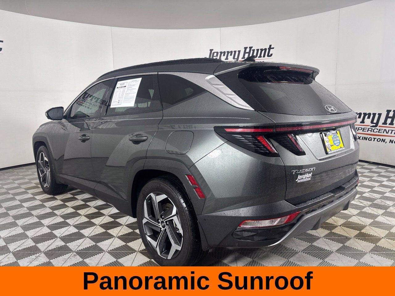 Used 2023 Hyundai Tucson Limited w/ Winter Package FWD image 9