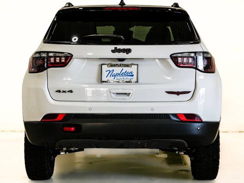 Used 2025 Jeep Compass Trailhawk AWD/4WD image 7