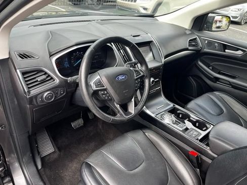 Used 2019 Ford Edge Titanium w/ Equipment Group 301A AWD/4WD image 9