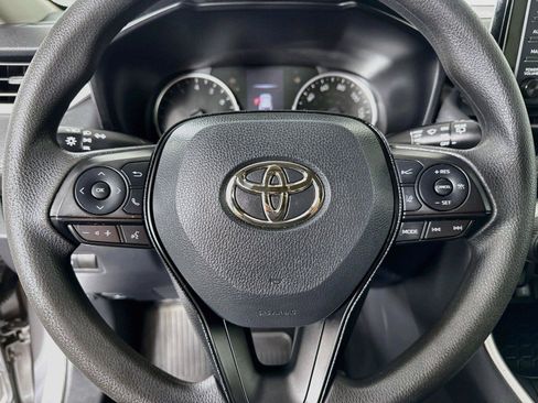 Used 2020 Toyota RAV4 LE FWD image 15