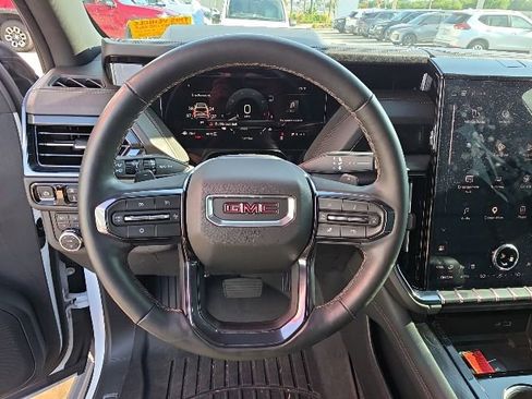 Used 2025 GMC Yukon XL AT4 w/ AT4 Premium Plus Package AWD/4WD image 17