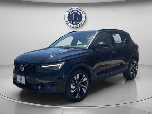 Certified 2023 Volvo XC40 B5 Plus w/ Climate Package AWD/4WD image 1