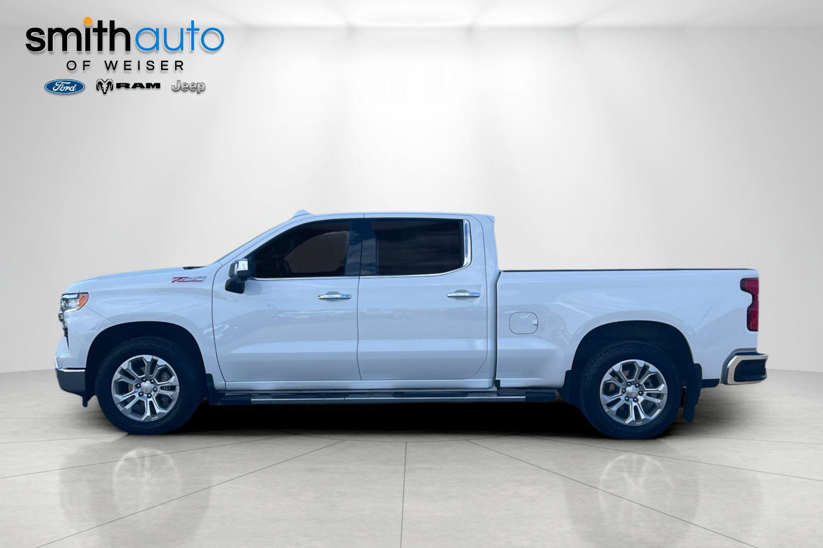 Used 2023 Chevrolet Silverado 1500 LTZ w/ Technology Package AWD/4WD image 8
