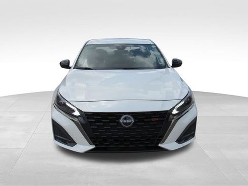 Used 2024 Nissan Altima 2.5 SR FWD image 7