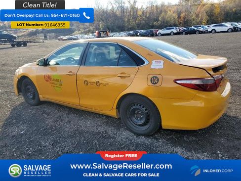 Used 2015 Toyota Camry LE image 3
