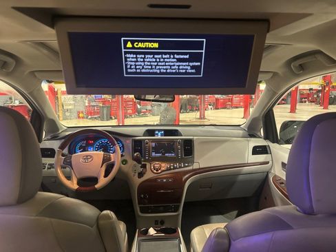 Used 2013 Toyota Sienna Limited w/ Premium Pkg AWD/4WD image 43