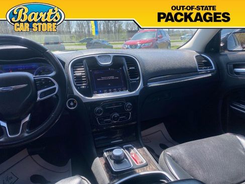 Used 2019 Chrysler 300 Limited AWD/4WD image 22