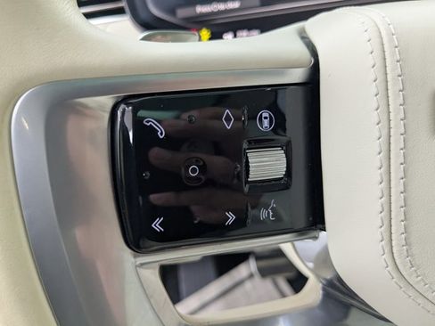 Certified 2025 Land Rover Range Rover SE image 12