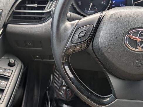 Used 2018 Toyota C-HR XLE FWD image 21