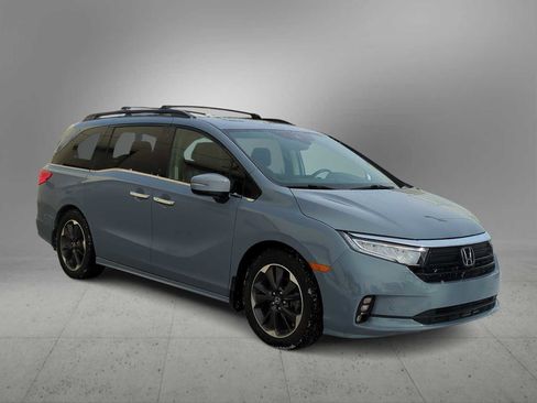Used 2023 Honda Odyssey Elite image 2