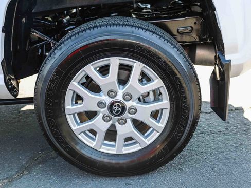 Certified 2024 Toyota Tacoma SR5 image 27