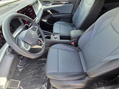 New 2026 Volkswagen Tiguan SE R-Line FWD image 4