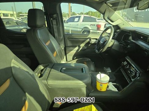 Used 2022 GMC Sierra 1500 AT4 w/ AT4 Preferred Package AWD/4WD image 11