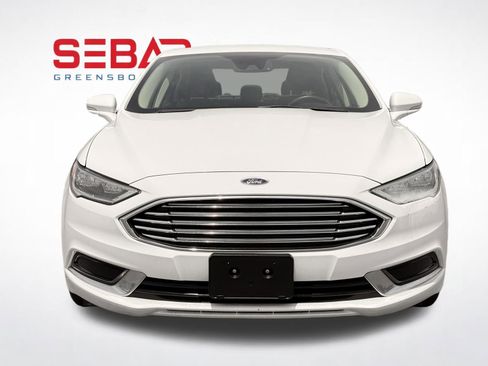 Used 2018 Ford Fusion SE w/ Equipment Group 602A FWD image 2