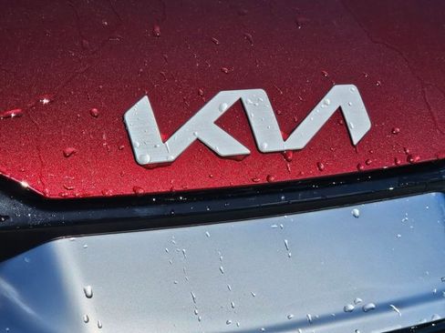 Used 2024 Kia Sportage SX image 5