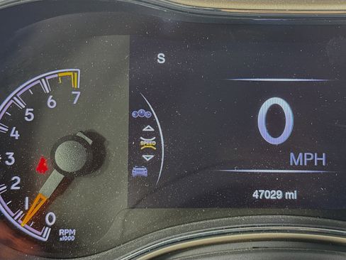 Used 2017 Jeep Grand Cherokee Limited AWD/4WD image 12