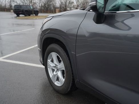 Used 2024 Toyota Highlander LE image 37