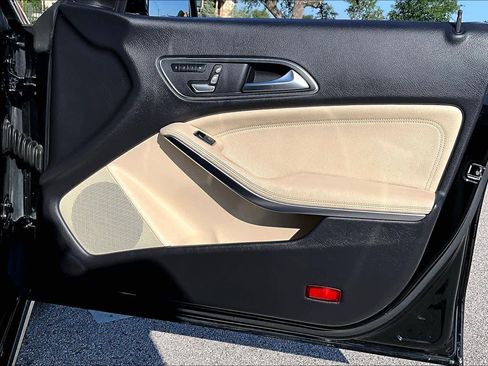Used 2018 Mercedes-Benz CLA 250 image 23
