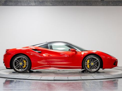 Used 2018 Ferrari 488 GTB image 19