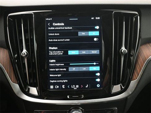 Used 2024 Volvo V60 B5 Cross Country Plus image 18