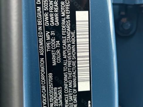 Certified 2025 Volvo XC40 B5 Plus image 28