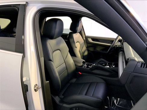 Certified 2026 Porsche Cayenne AWD/4WD image 18