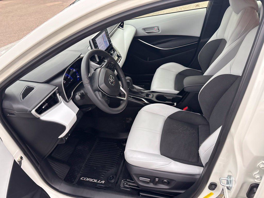 Used 2019 Toyota Corolla XSE FWD image 16