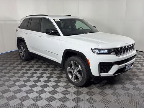 New 2026 Jeep Grand Cherokee Limited AWD/4WD image 2